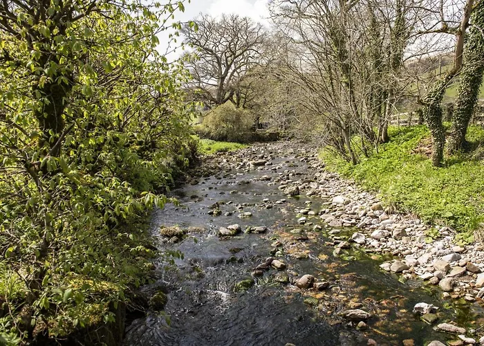 Beckside * West Burton